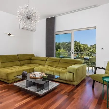 Lux 2 Apartman *
